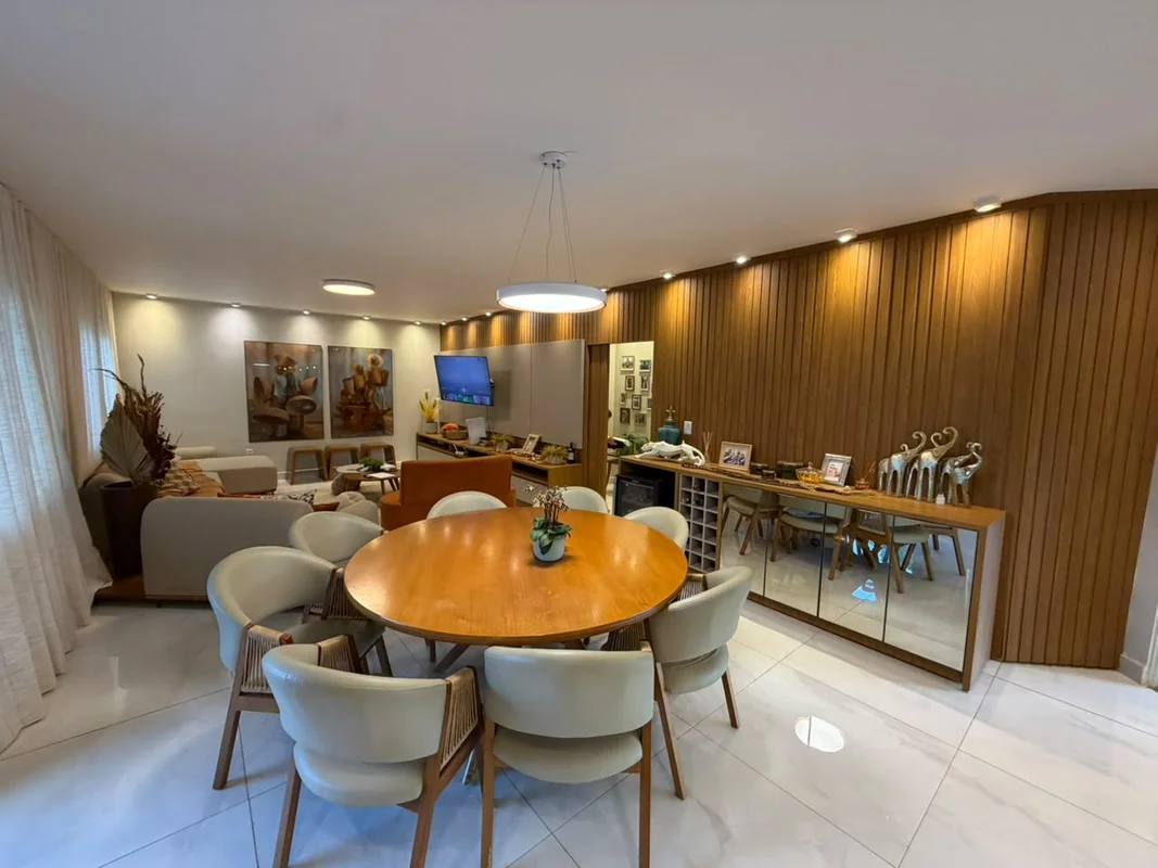 Casa à venda no Park Way – Quadra 26Uma propriedade diferenciada, que reúne ampl...