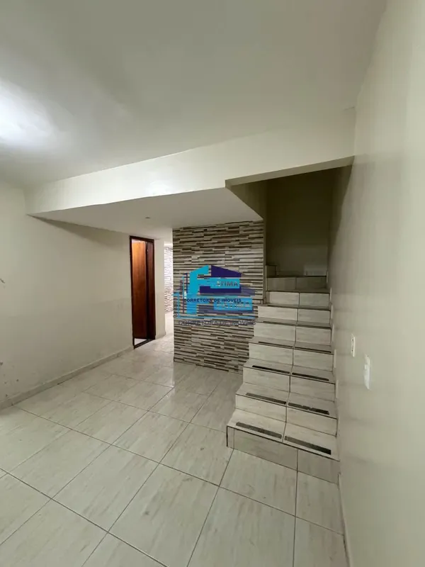  Casa em excelente localização;Fácil acesso a entrada e saída da cidade;Possui 2...