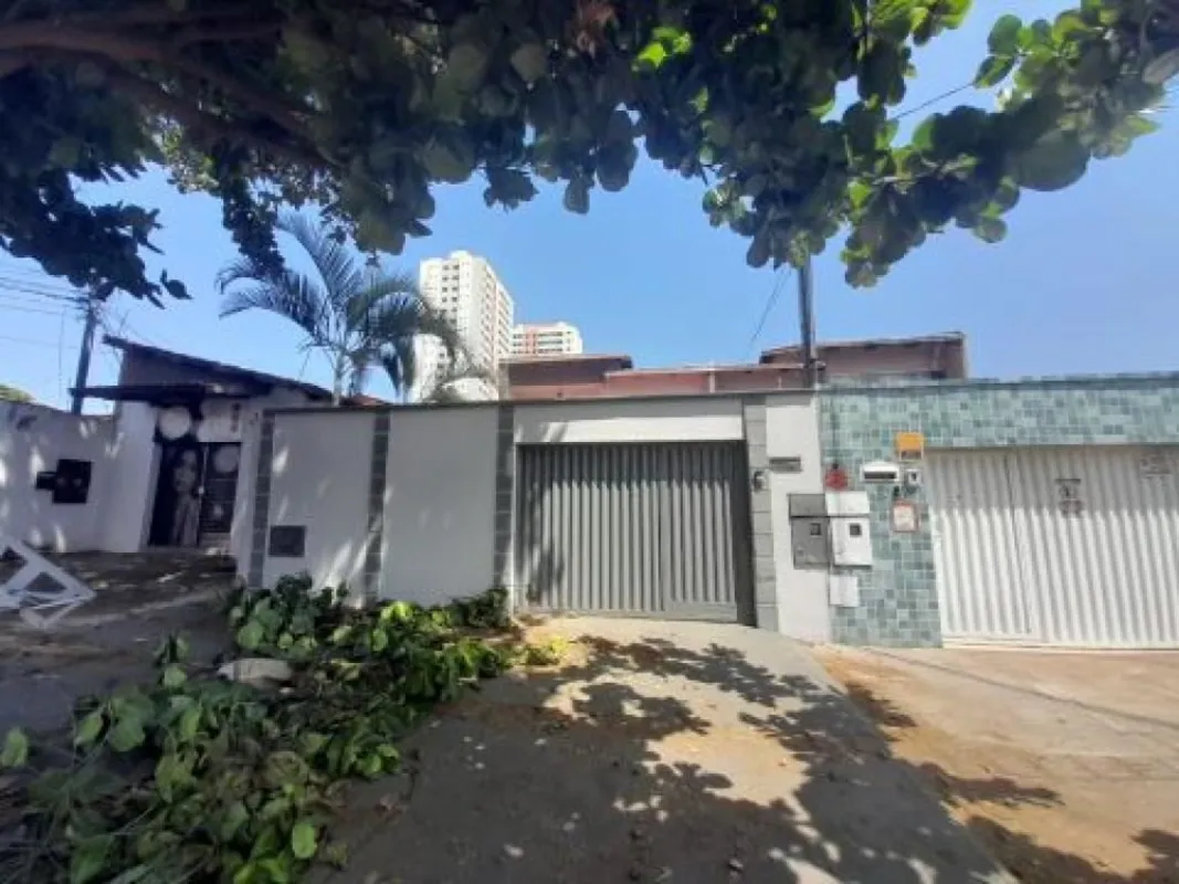 Sobrado residencial no Setor Sudoeste, na rua C-18.Sobrado com excelente distrib...