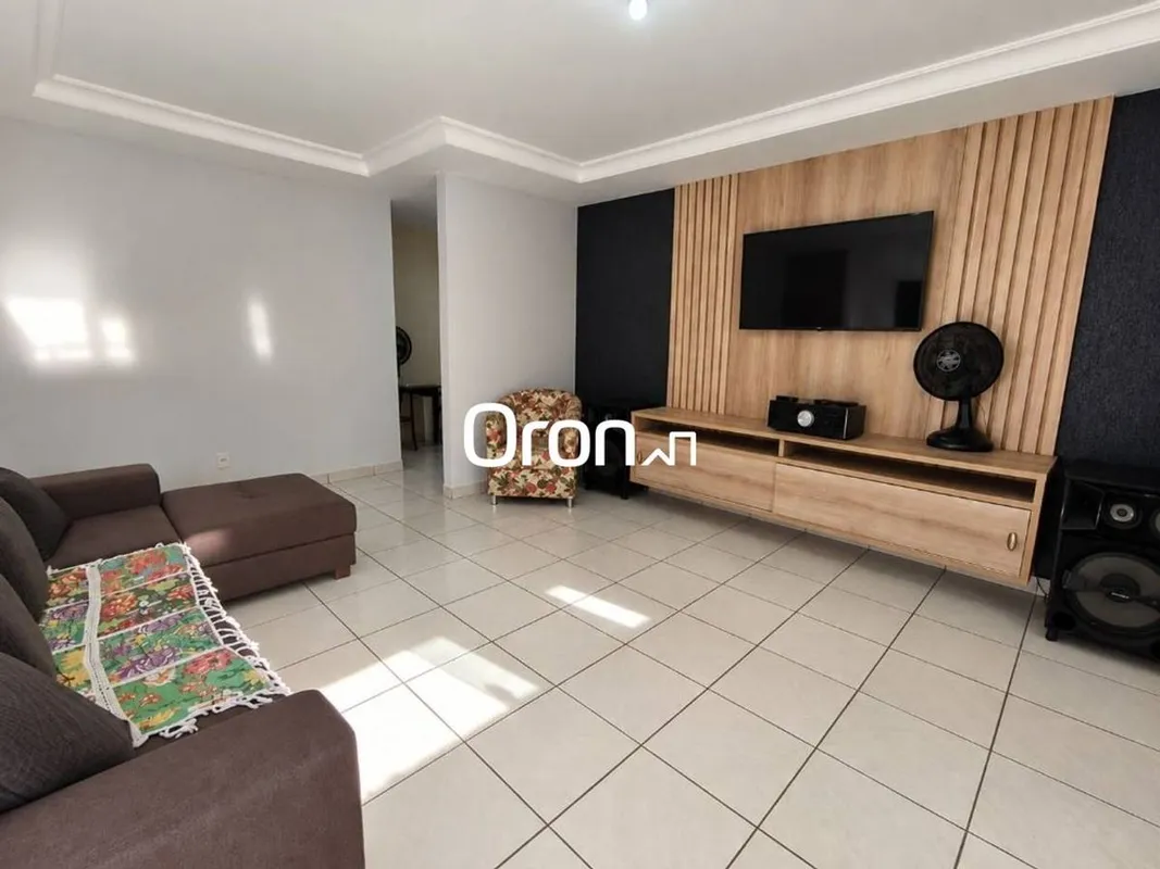 CÓDIGO DO IMÓVEL: CA2409LOCALIZAÇÃO:Próximo Parque Carmo Bernardes e com fácil a...