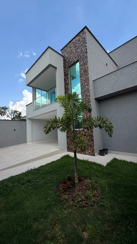 Sobrado à venda com 4 quartos, piscina e varanda gourmet – R$ 1.200.000Excelente...