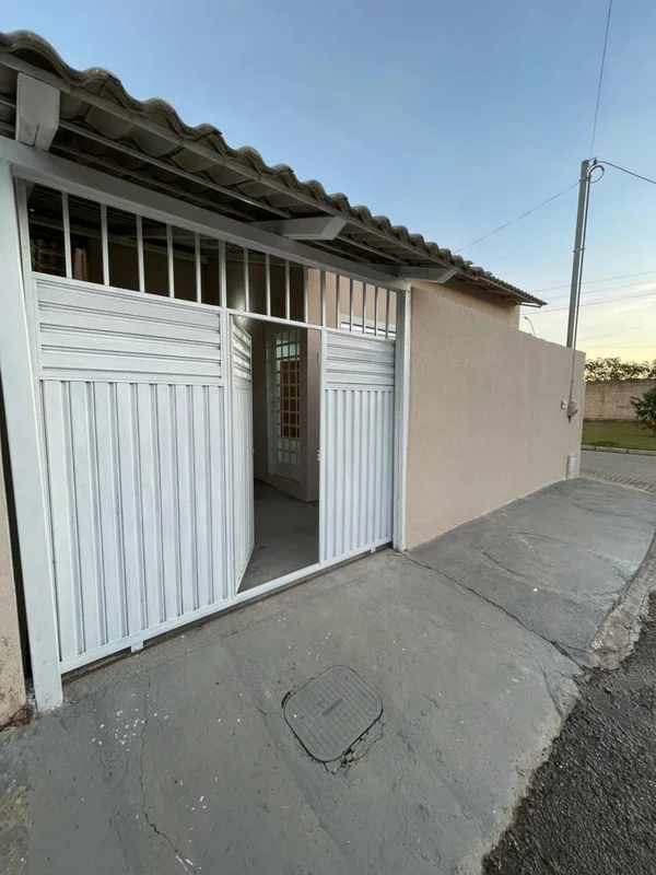 A Daleprane vende: Casa à venda em Valparaíso – GO2 quartos1 banheiro1 vaga de g...