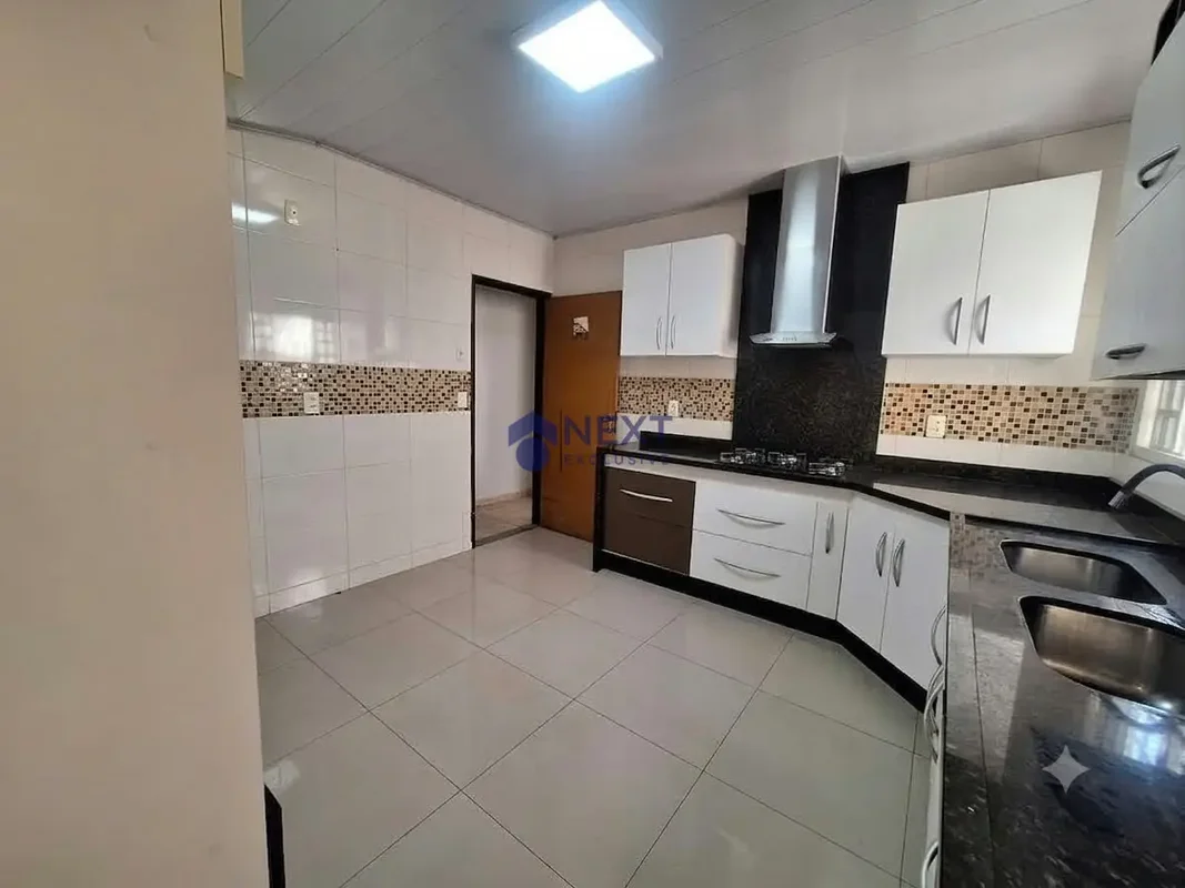 Descubra uma oportunidade única na QNL 7 Bloco I, Taguatinga Norte. Esta casa de...