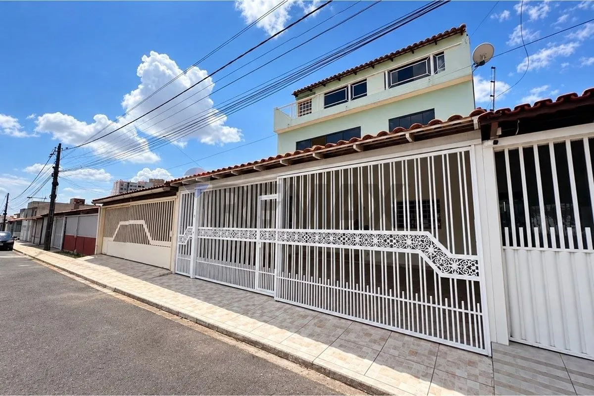 Sobrado de 160 m² para locação na QR 202, em Samambaia Norte, numa das regiões m...