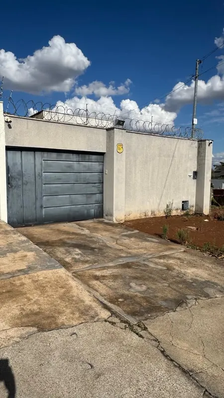 Casa com 3 quartos próximo aos setores Garavelo e bairro Cardoso, próximo a aven...