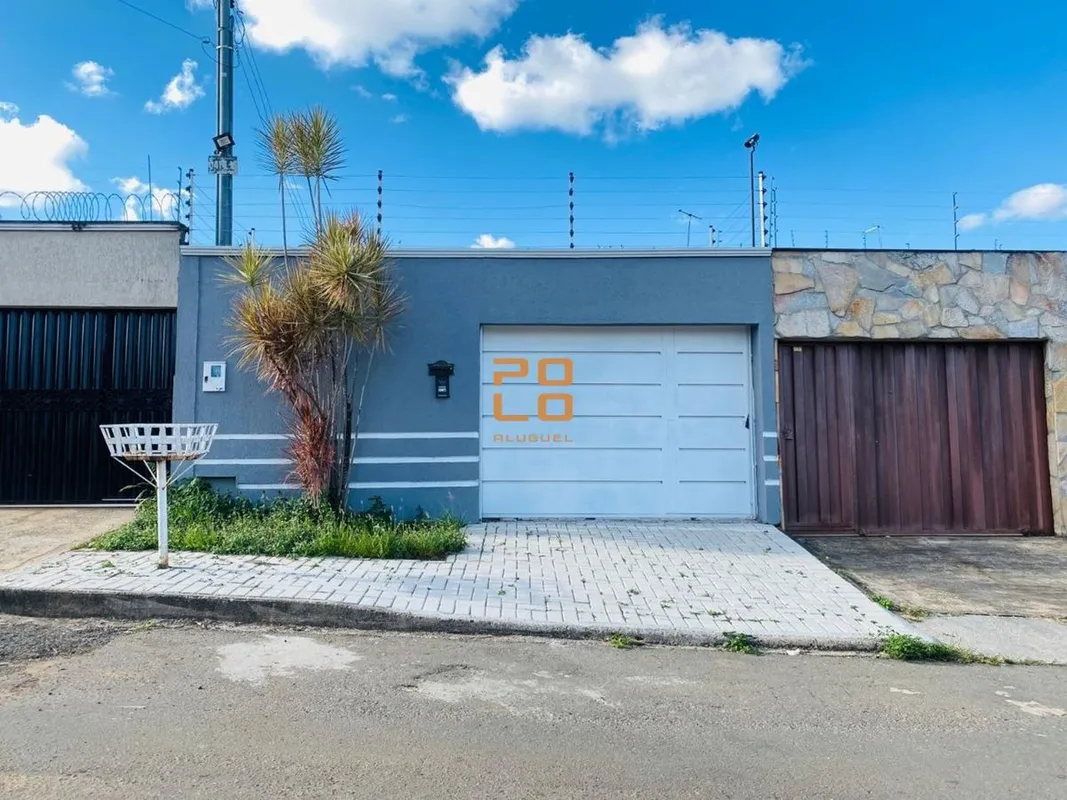 Casa com três quartos para alugar no Setor Jardim Helvécia, em Aparecida de Goiâ...