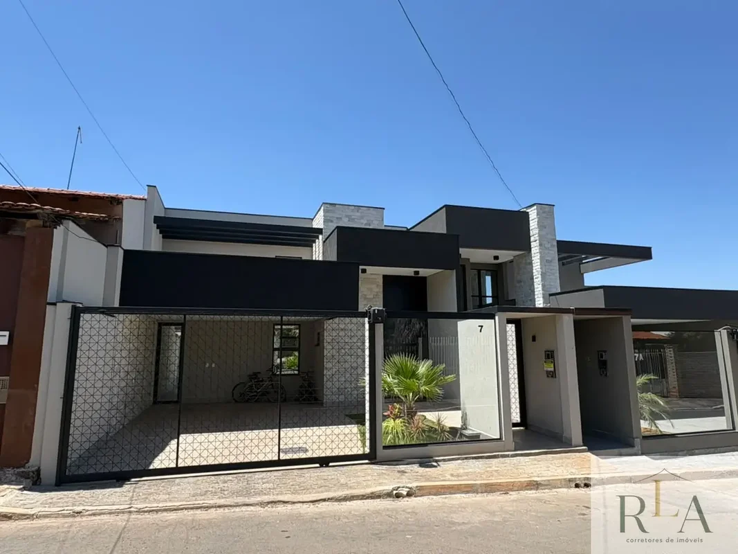 A VENDA OU ALUGUEL - Casa em Condomínio - Em uma das melhores ruas de VICENTE PI...