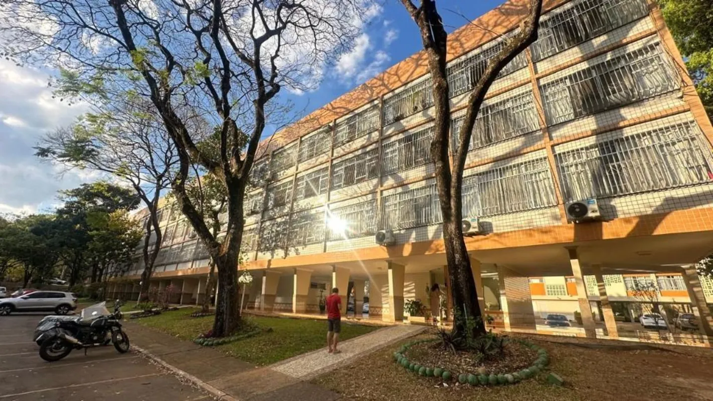 Apartamento amplo, vazado e cheio de possibilidades Se você procura um apartamen...