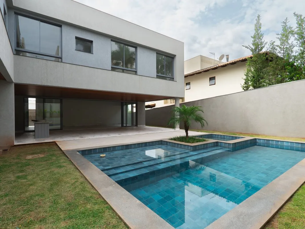 Exuberante Sobrado no Alphaville Ipês com marcenaria completa!Sobrado com 495 m²...