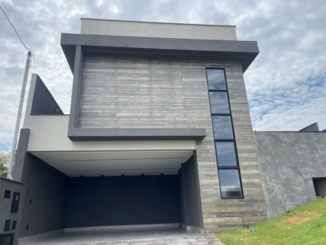 Casa tÃ©rrea, construÃ­da em terreno de 300mÂ², possui aproximadamente 190mÂ² de...