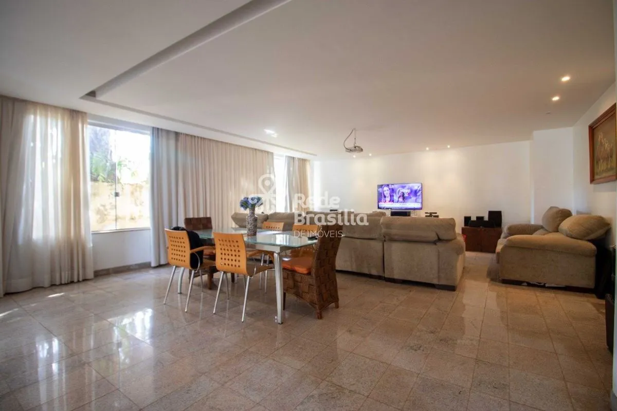 DISTRIBUIÇÃO DO IMÓVELCasa com projeto arquitetônico, excelente estrutura, piso ...