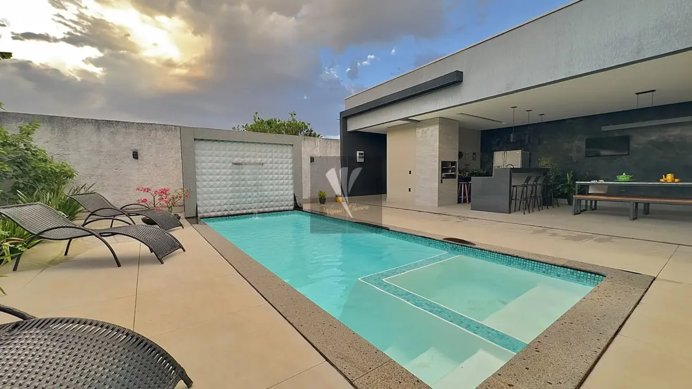 CASA TÉRREA | 450 m² | 2 QUARTOS | LAZER PRIVATIVO | CONDOMÍNIO FECHADOUma casa ...