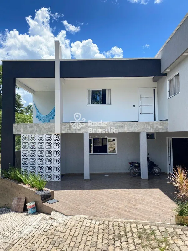 Detalhes do IMÓVEL: Área privativa: 215 m² Área total: 1.900 m² 4 quarto(s), sen...
