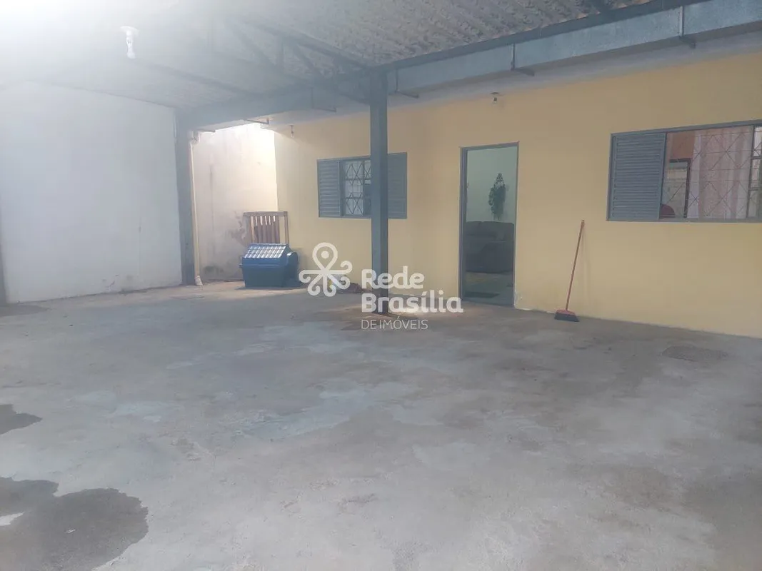 Excelente casa localizada no Nova Colina, em lote de 198 m², com ambientes bem d...
