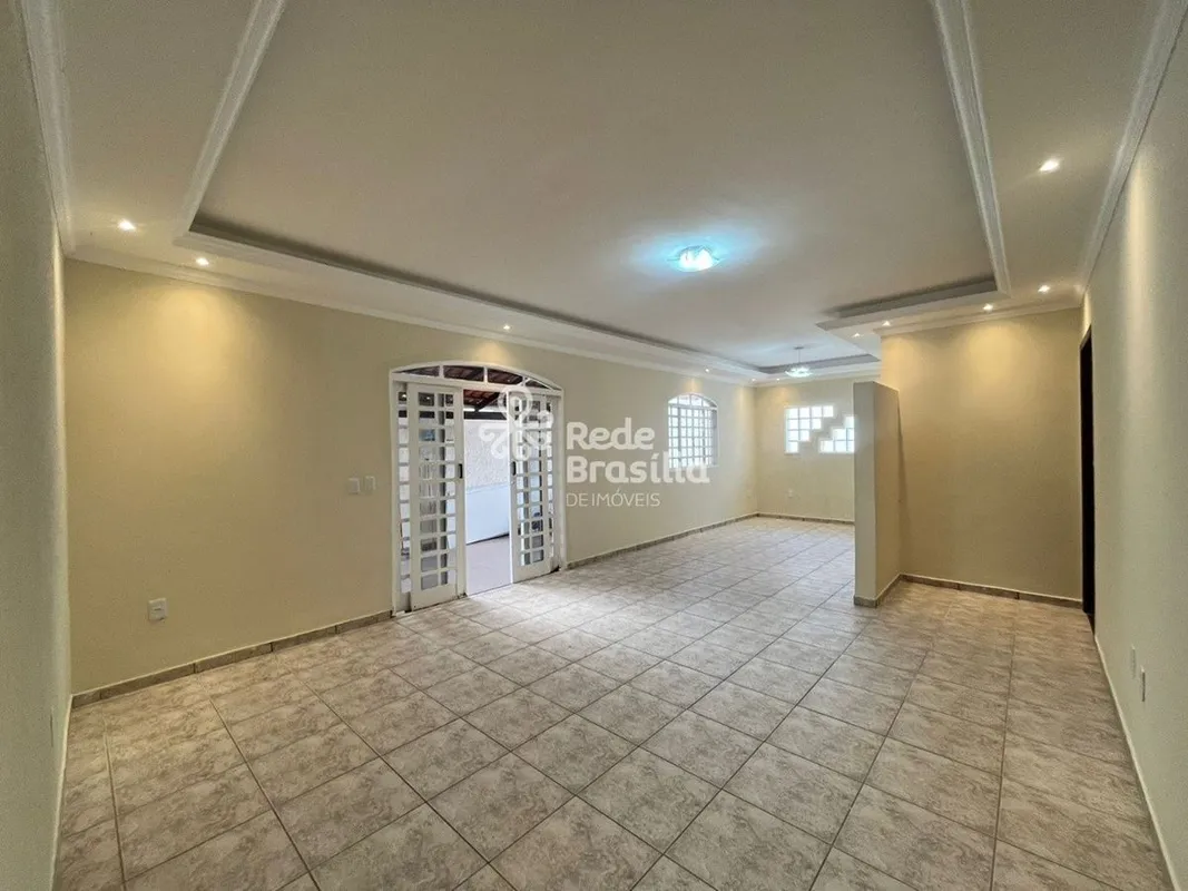 Detalhes do IMÓVEL: Área privativa: 193m² 3 quartos, sendo 1 suíte Sala ampla e ...
