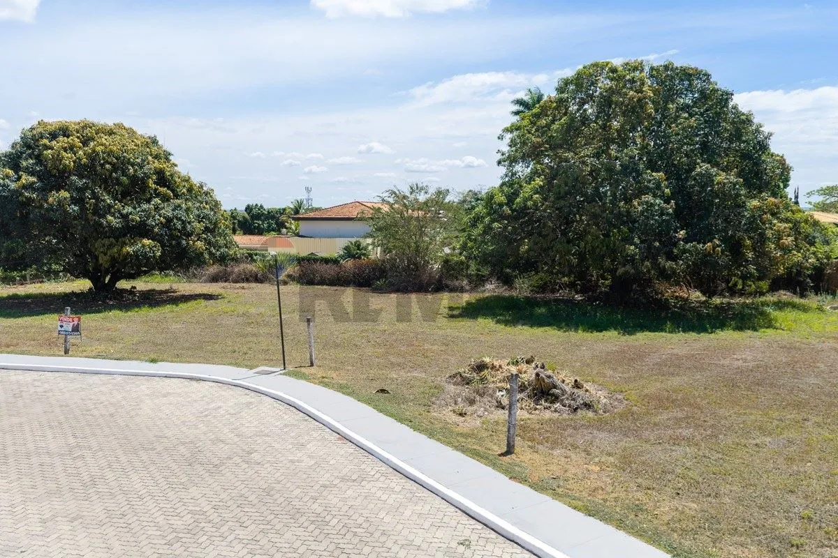 Terreno Park Way 2.500m²: Conforto, Segurança e Oportunidade!Detalhes:Área Priva...