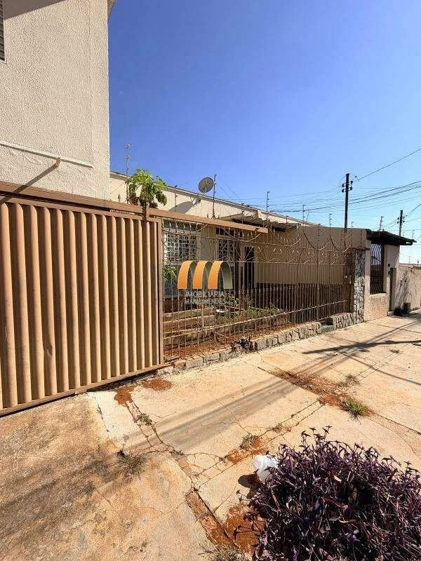 Casa residencial para aluguel no Bairro Raul Balduino, em Anápolis/GO. O imóvel ...