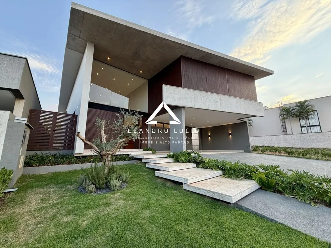 SOBRADO DE ALTO PADRÃO À VENDA NO JARDINS ITÁLIA GOIÂNIA 5 suítes 449 m² constru...