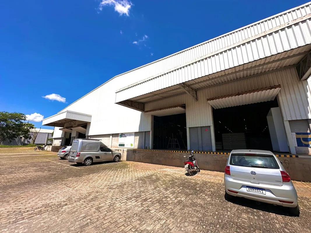 Galpão destinado à Indústria e Comércio de 4.840 m² construído em uma área de 12...