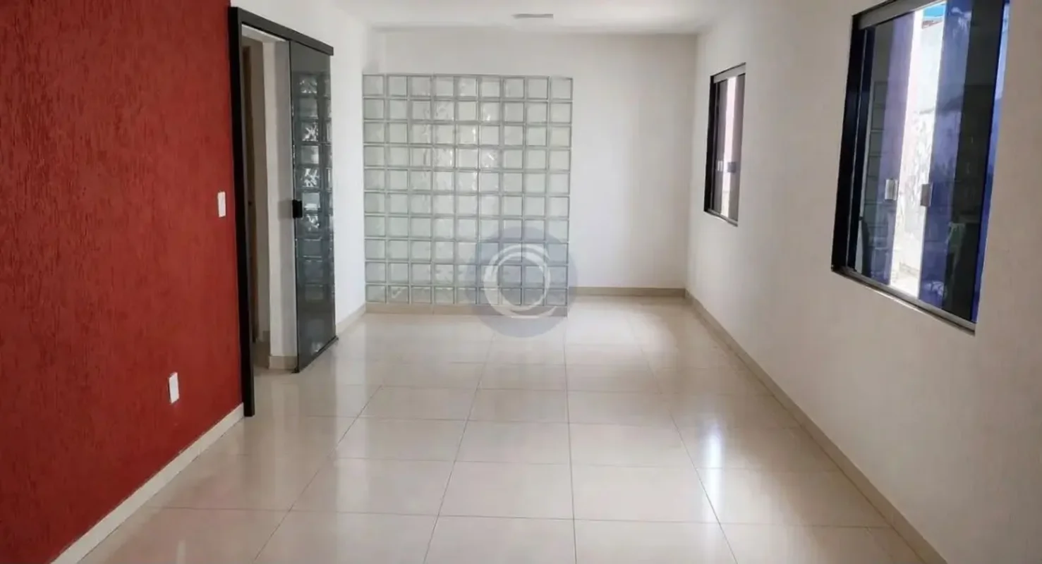 OPORTUNIDADE IMPERDÍVEL - 2 CASAS INDEPENDENTES!Imóvel composto por duas casas e...