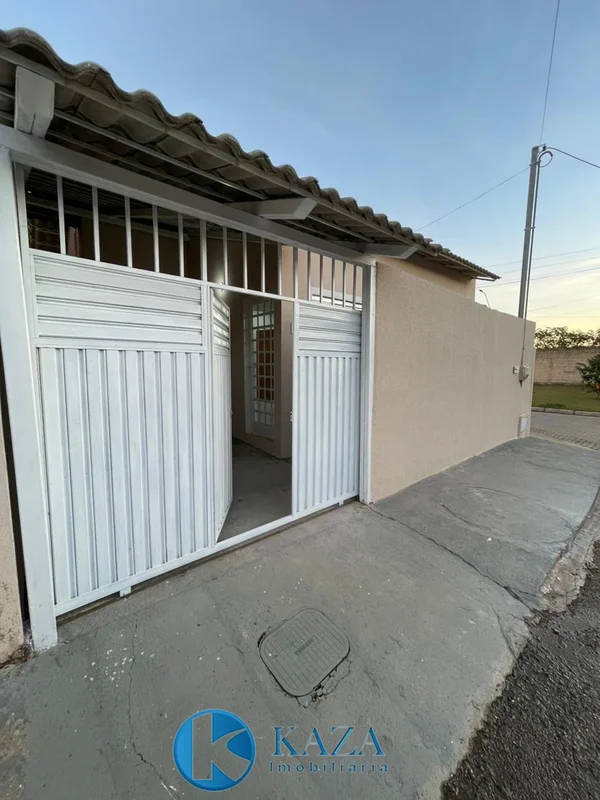 Excelente casa em condomínio fechado no Valparaíso de Goiás.Você que busca confo...