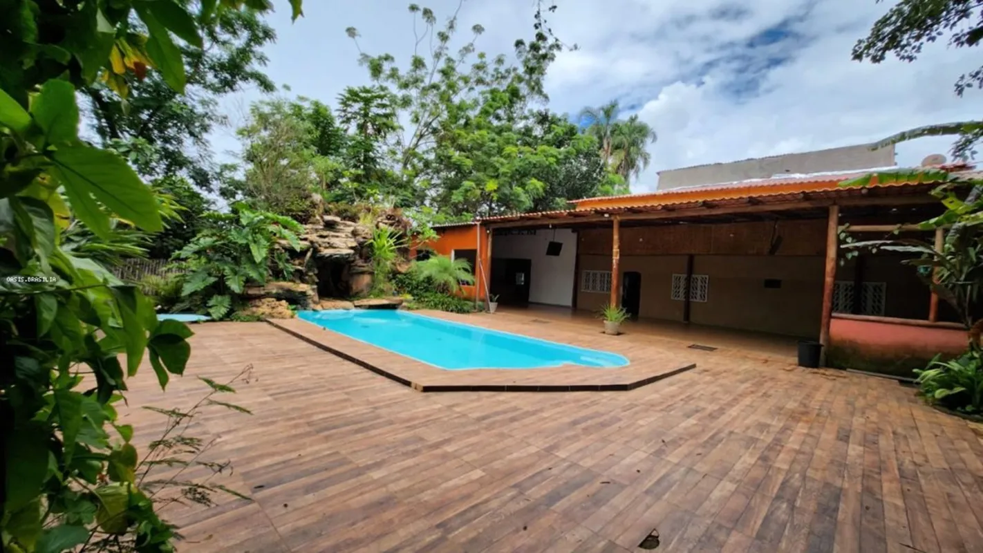 Descubra a tranquilidade de viver rodeado pela natureza sem abrir mão da pratici...