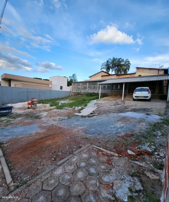 É raro encontrar um terreno de 660 metros quadrados dentro da Colônia Agrícola S...