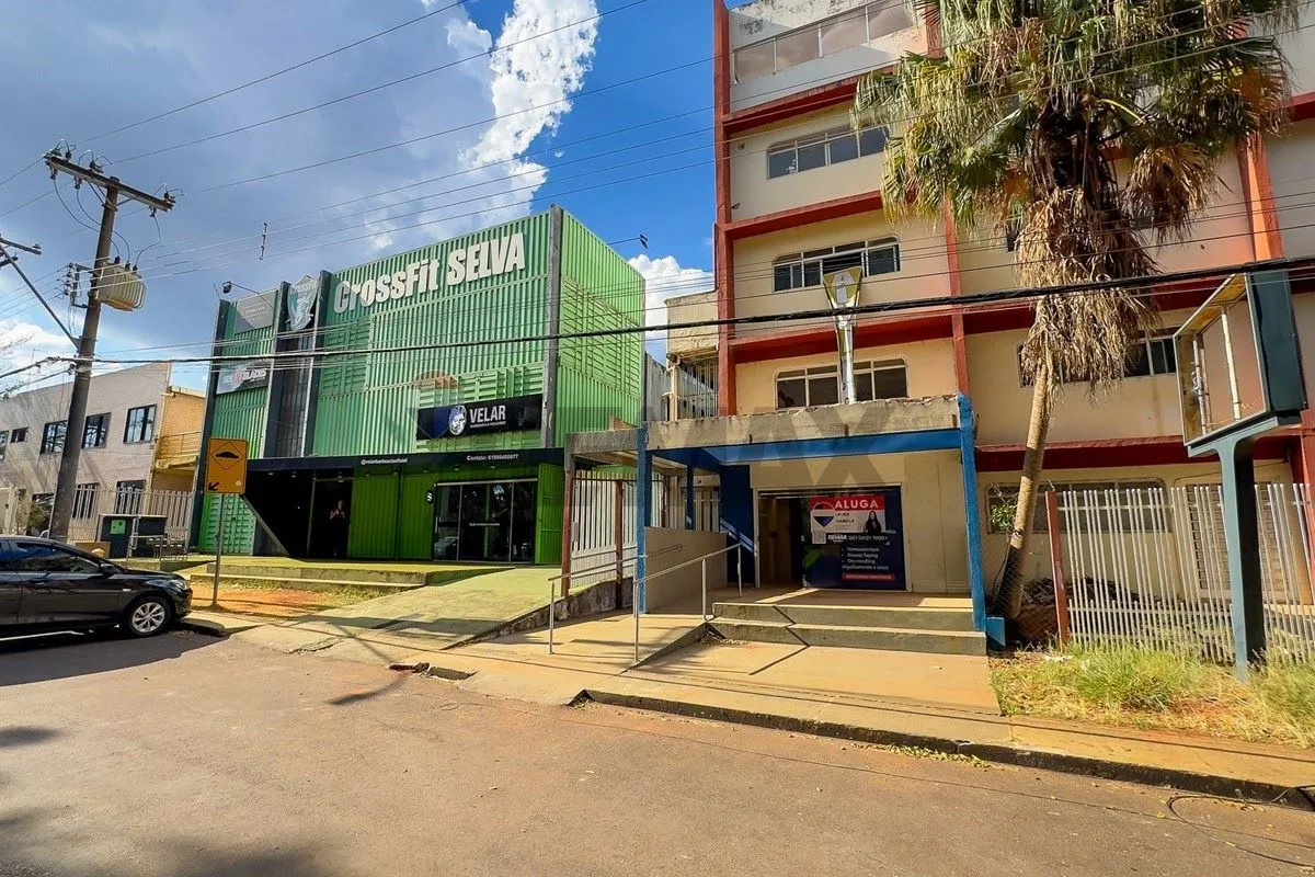Excelente espaço comercial com 116 m², localizado no SIG Quadra 8, em região est...