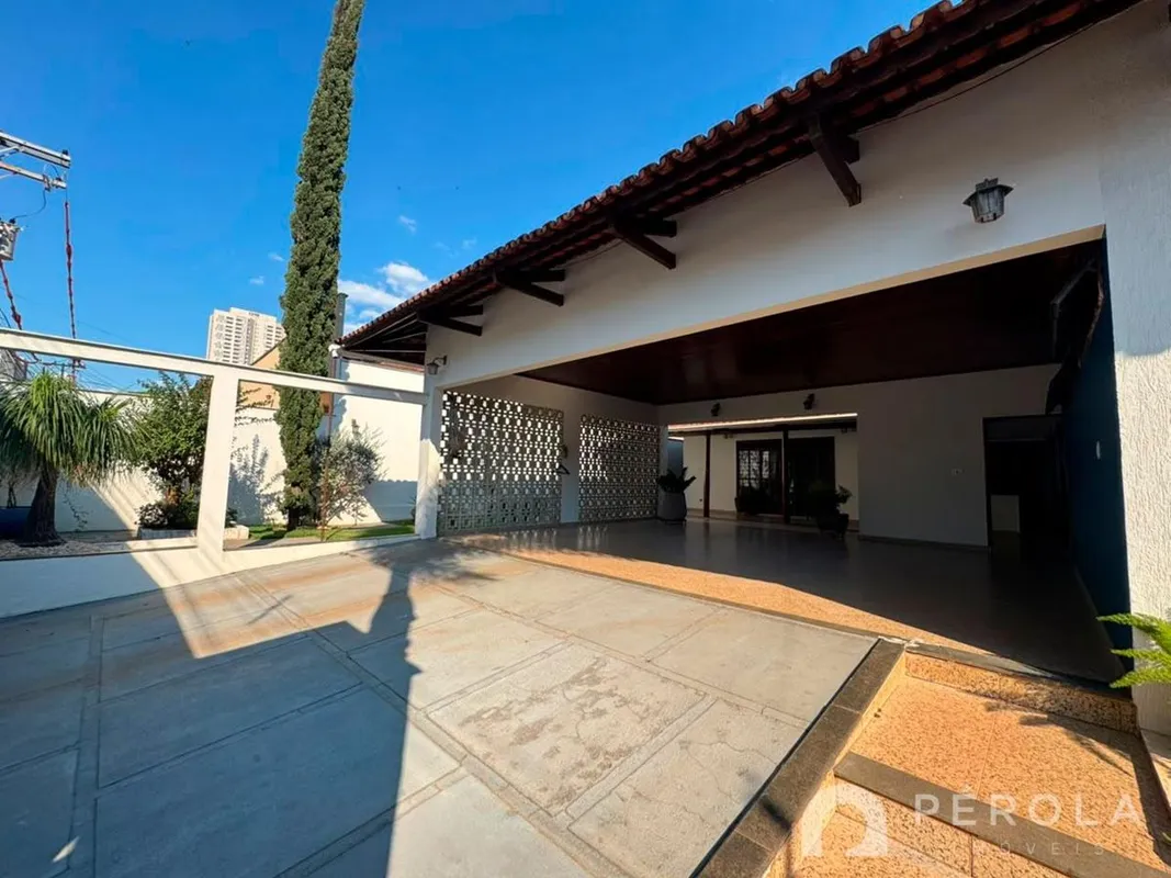 Casa residencial com quatro quartos, sendo quatro suítes, uma tipo americana. Sa...