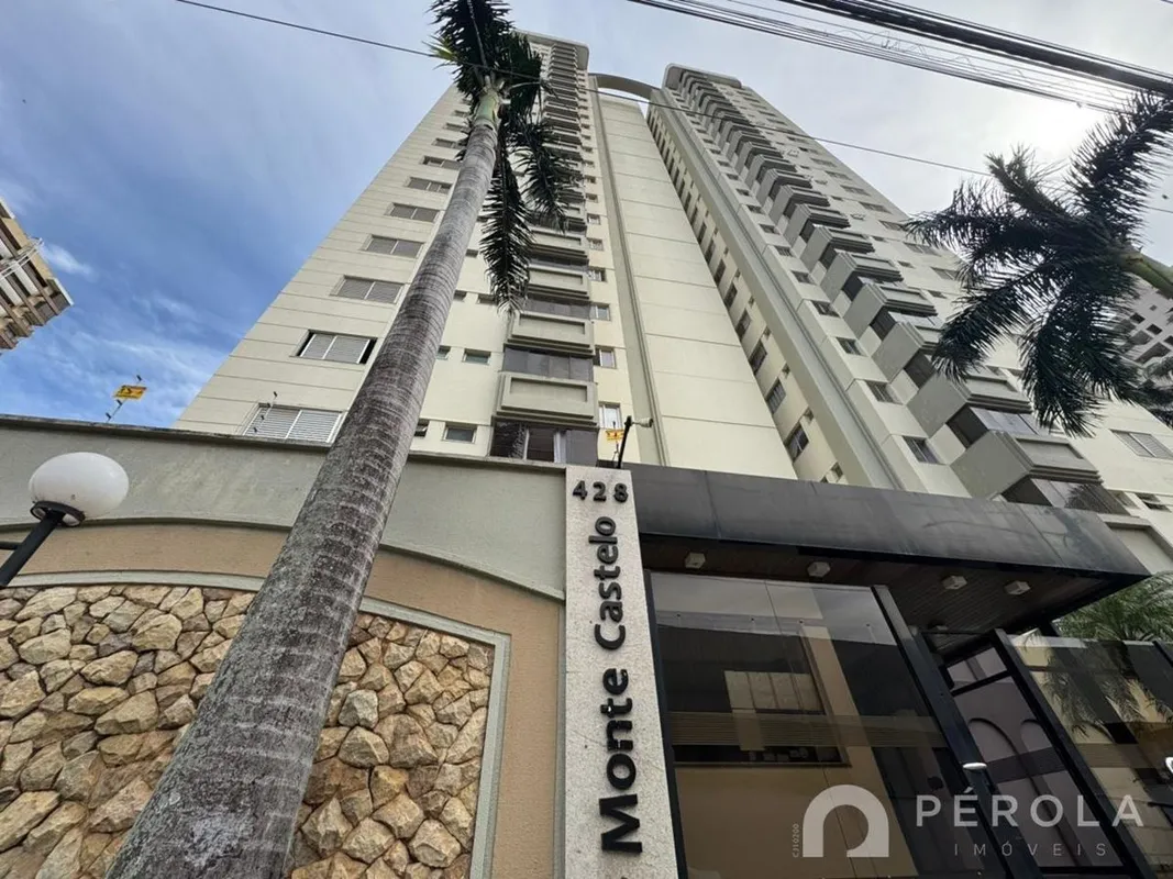Apartamento poente com três quartos sendo uma suíte, sala para dois ambientes, v...