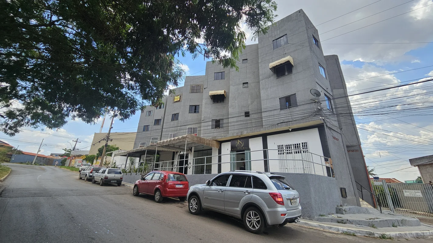 Apartamento 2 quartos a venda em Colônia Agrícola Samambaia,descendo a rua que c...