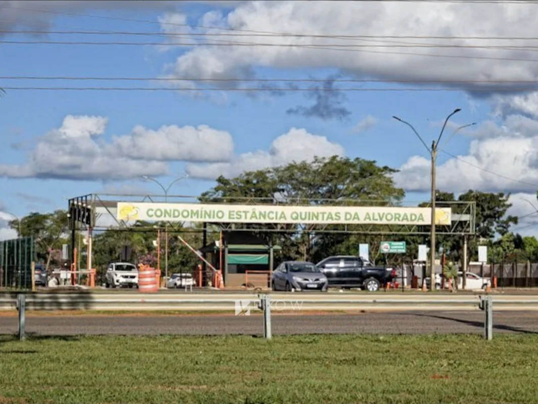 Lote plano e lado na melhor quadra do condomínio próximo à portaria Disponível p...