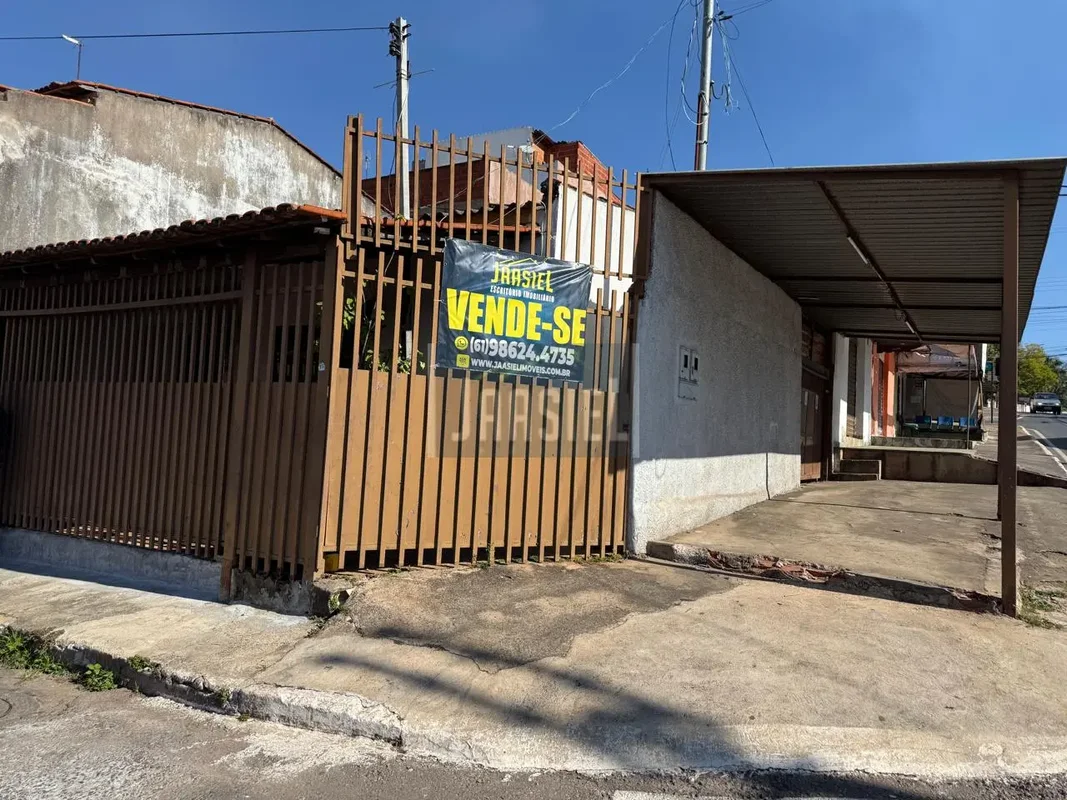 Excelente oportunidade de casa à venda na Candangolândia, ideal para quem busca ...