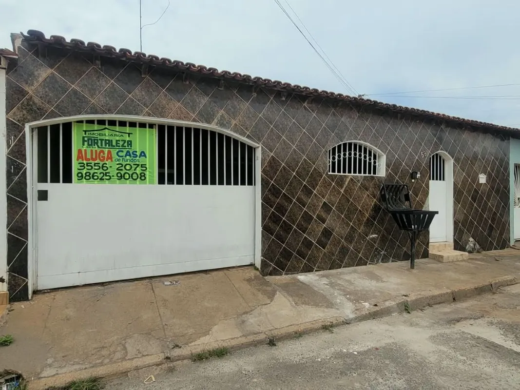 CASA DE FUNDOS COM 02 QUARTOS, SALA, COZINHA, 01 BANHEIRO SOCIAL, AREA DE SERVIÇ...