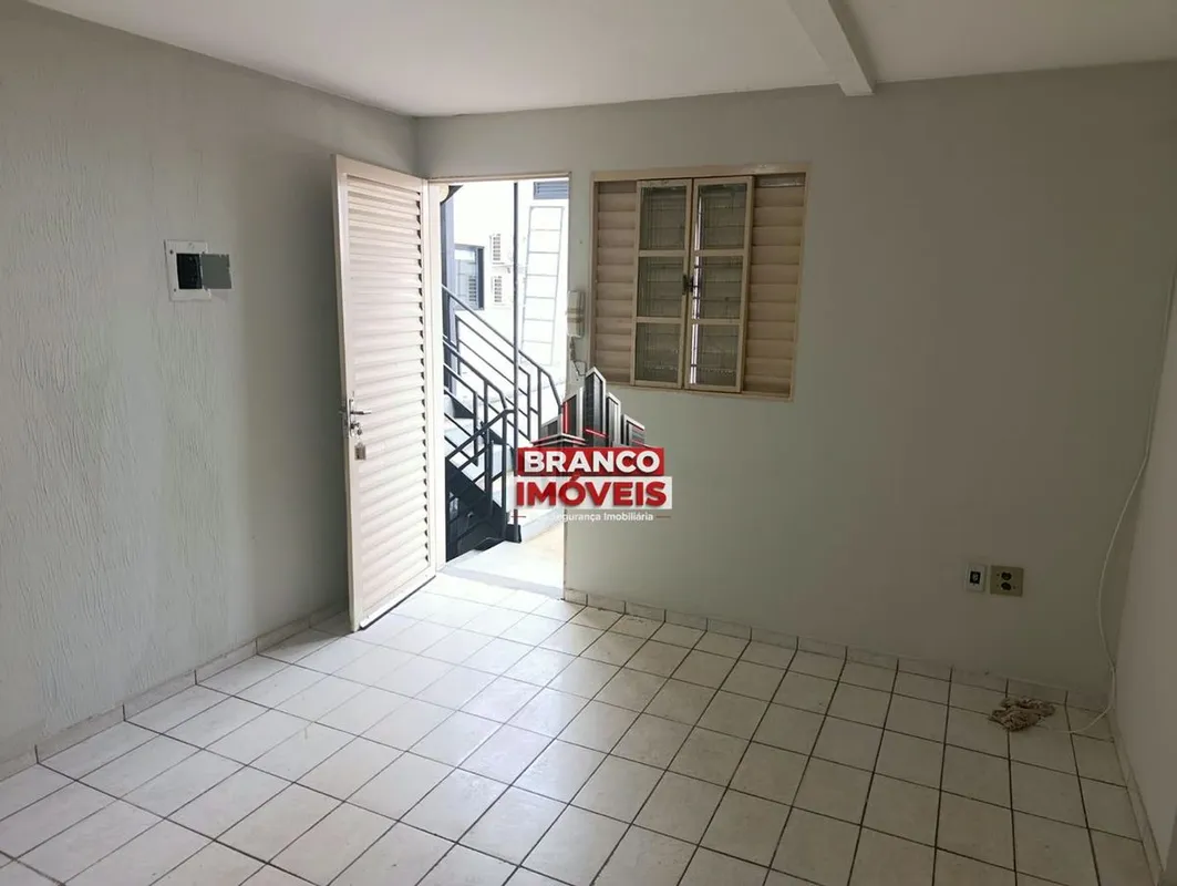 Branco Imóveis - Aluga apartamento na QE 30 CONJUNTO A LOTE 47, excelente locali...