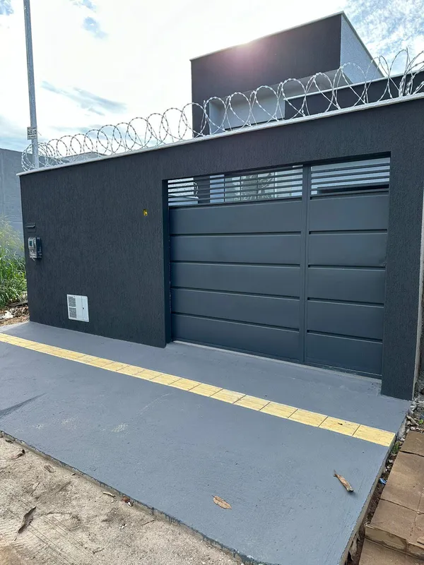 Casa 3 Quartos Sendo 1 Suíte, Sala Contendo Pé Direito Duplo e Sanca em Gesso, B...