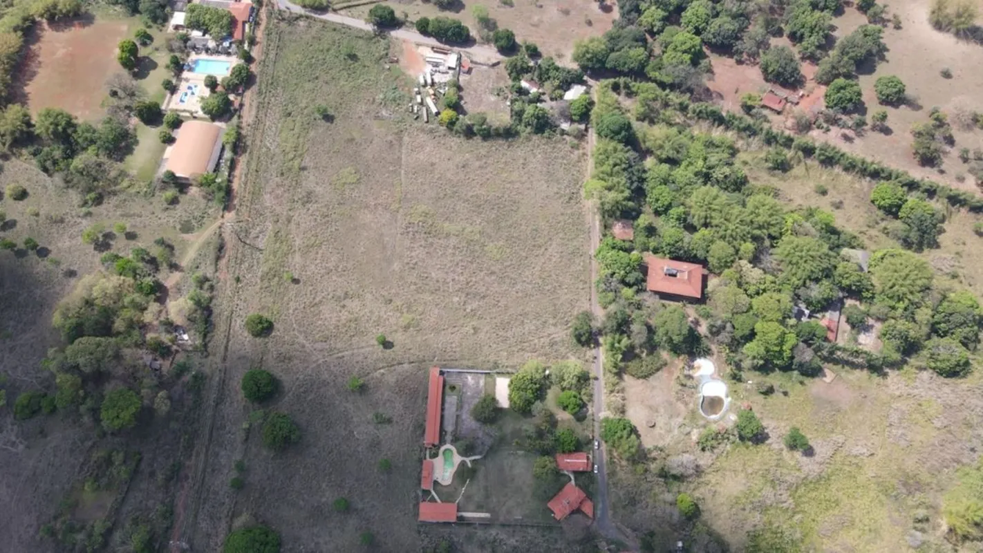 Área de 60.000 m², dividida em 14 chácaras, com terrenos entre 3.650 m² e 4.042 ...