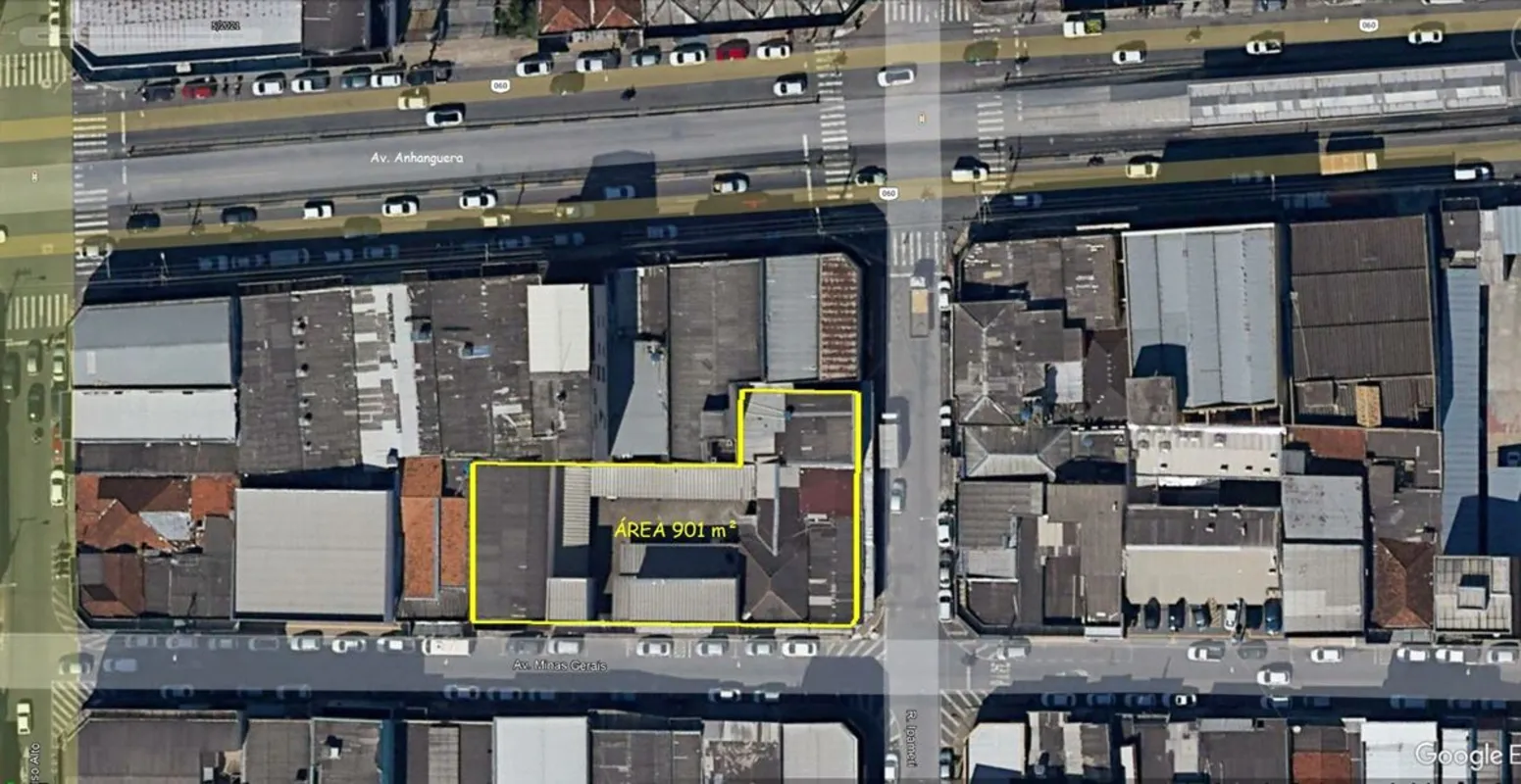 Terreno com 3 lotes (02, 03 e 04) com 901,00m2.14 lojas mais estacionamento Rend...