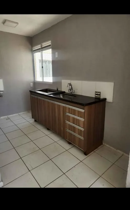 Apartamento de 42 m2 Torre 13. no quarto andar. Uma vaga de garage, estão constr...