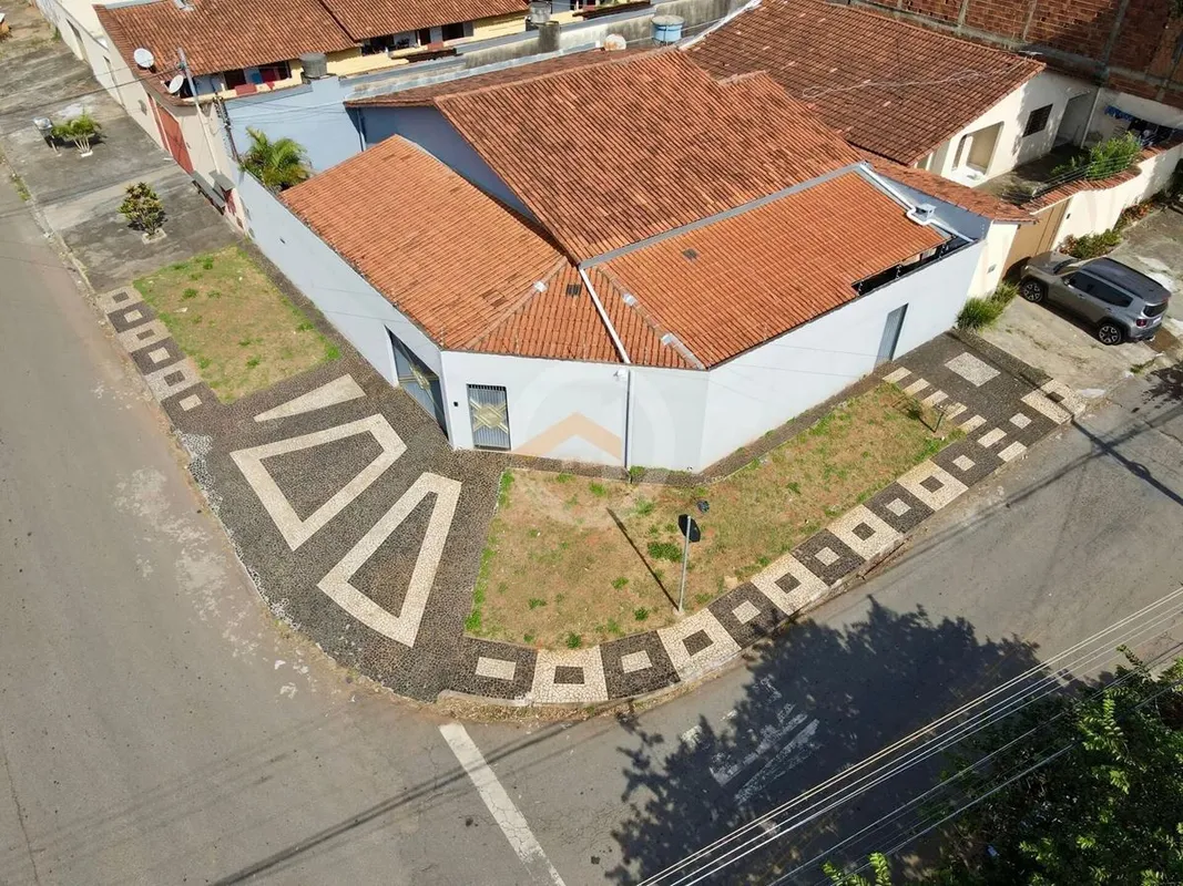 Casa de 3 quartos, de esquina sendo 2 suítes no Parque Amazônia, a poucos minuto...
