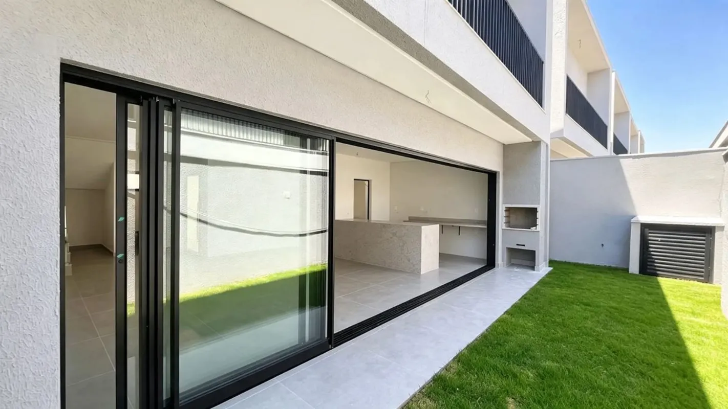 Sobrado em condomínio fechado, 3 quartos suítes, (suíte máster com closet, banhe...