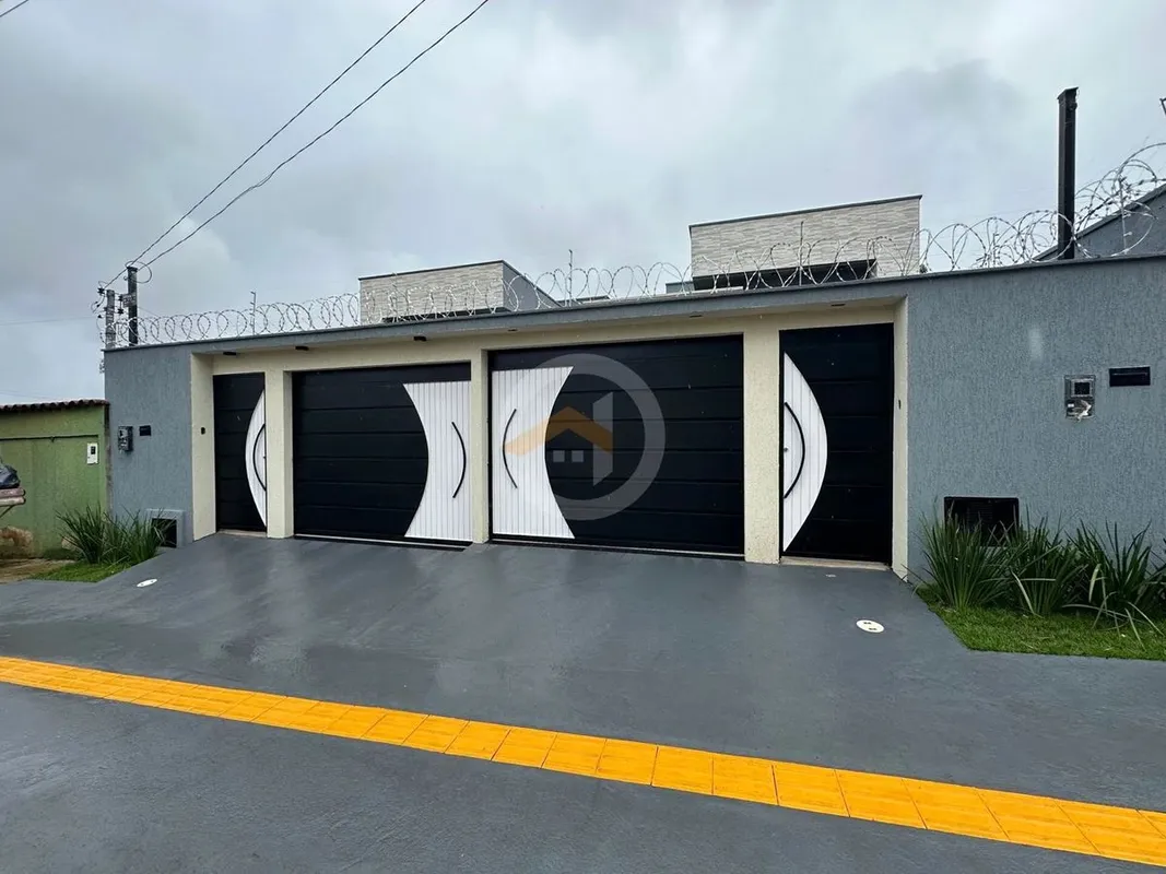 Casa no Setor Itapoã Aparecida - 2 Vagas de garagem - Sala pé direito duplo - Il...