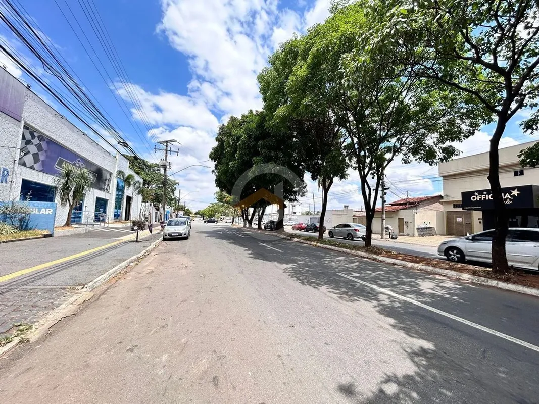Galpão a venda no Setor Cidade Jardim em uma Avenida Comercial , sendo 525m2 gal...