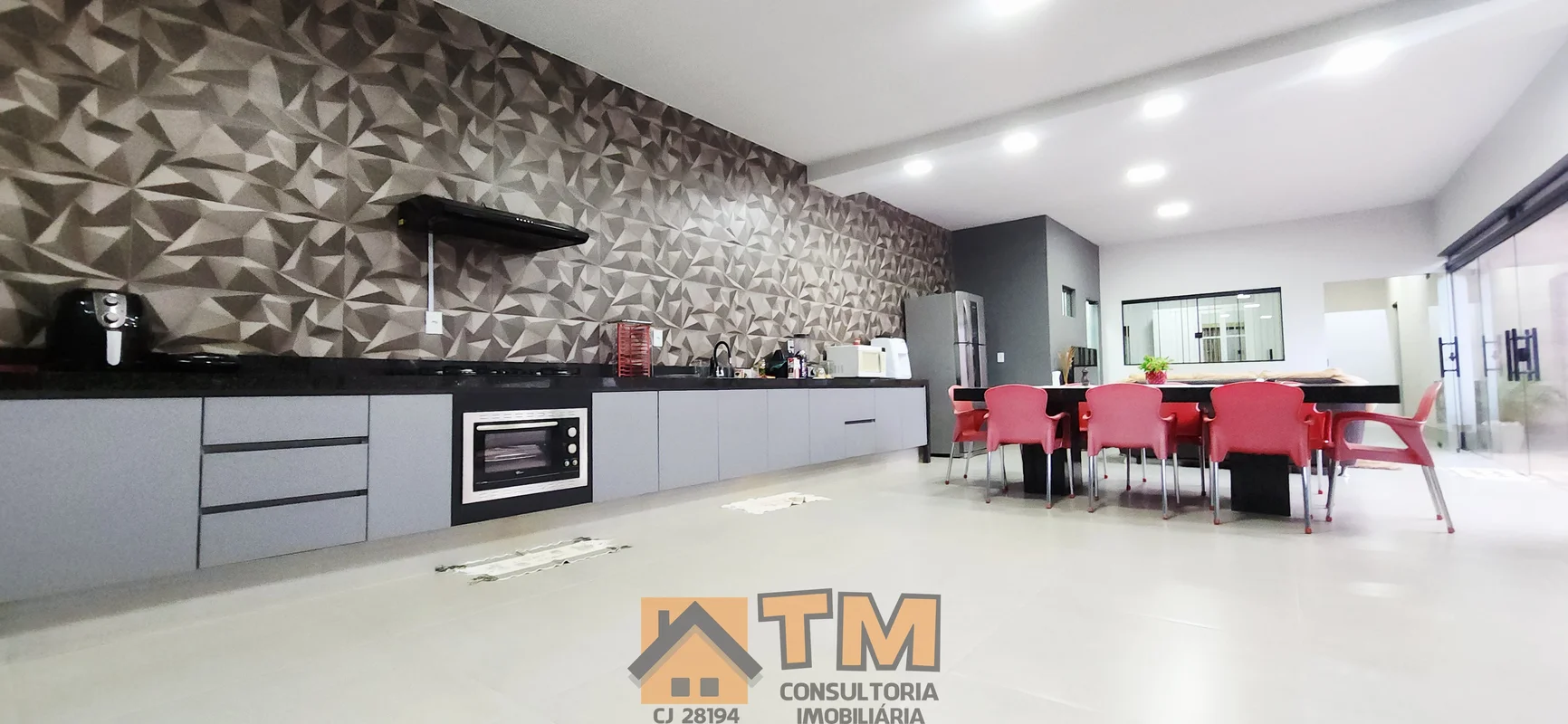 TM CONSULTORA IMOBILIÁRIAVENDE;MARAVILHOSA CASA, COM FINO ACABAMENTO, MODERNA, P...