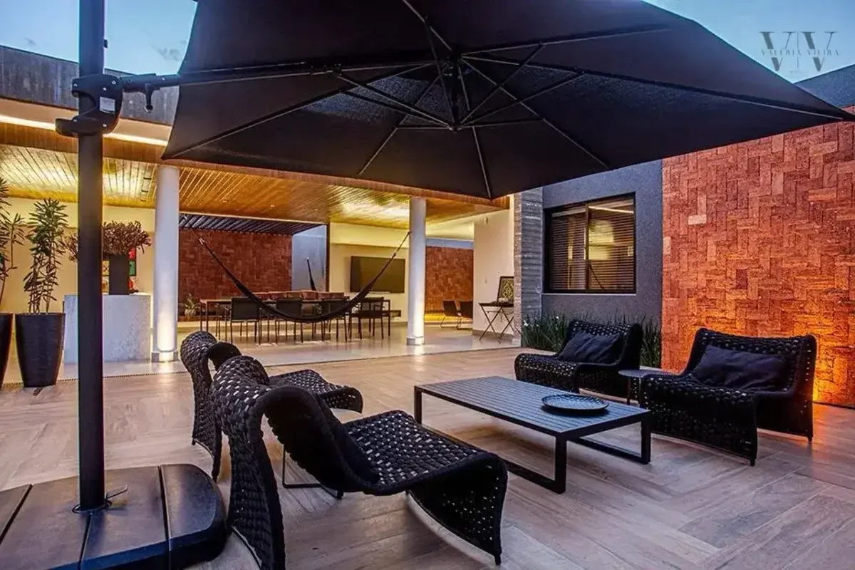 Casa moderna e bem equipada para aluguel na SHIS QI 19 do Lago Sul, Brasília. Co...