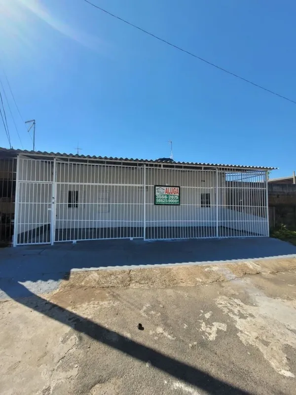 CASA COM 03 QUARTOS, SALA, COZINHA, 01 BANHEIRO SOCIAL, AREA DE SERVIÇO AMPLAVAG...