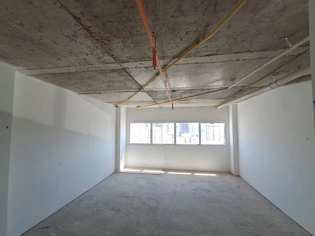 Sala comercial nova em localizaÃ§Ã£o estratÃ©gica no Setor Bueno. Uma excelente ...