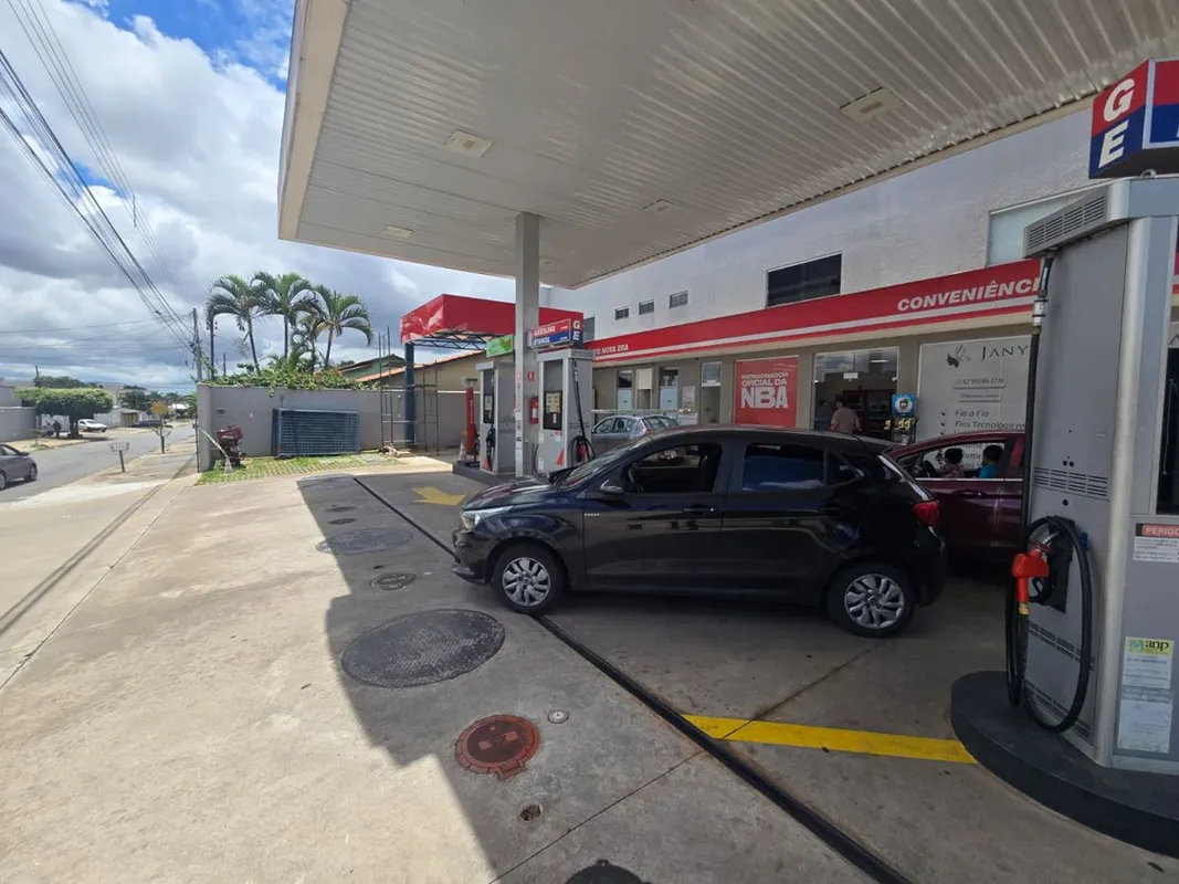 Oportunidade Estratégica Incomparável: Posto de Combustível ao Lado do Buriti Sh...