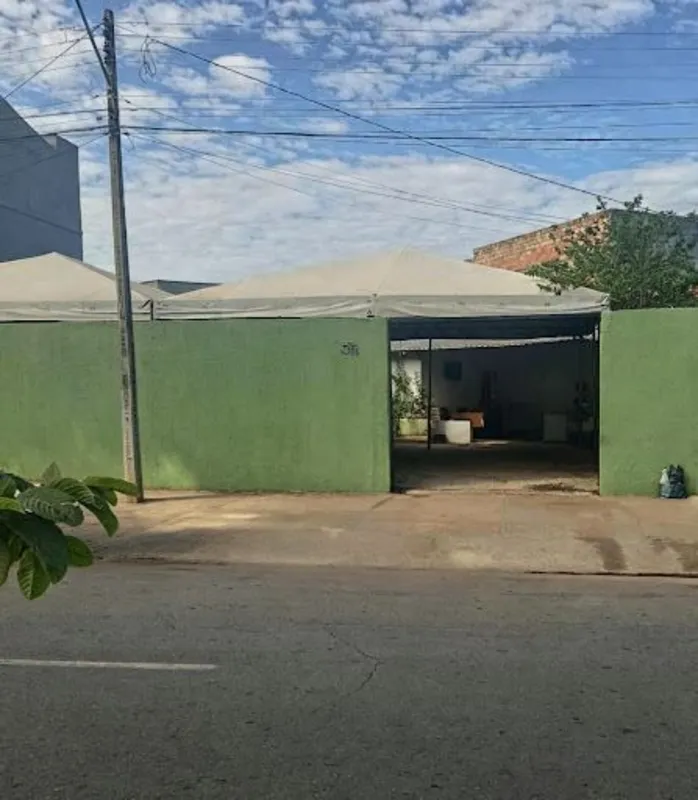 Lote comercial na Avenida Bela Vista, próximo ao Supermercado Portal, em uma reg...