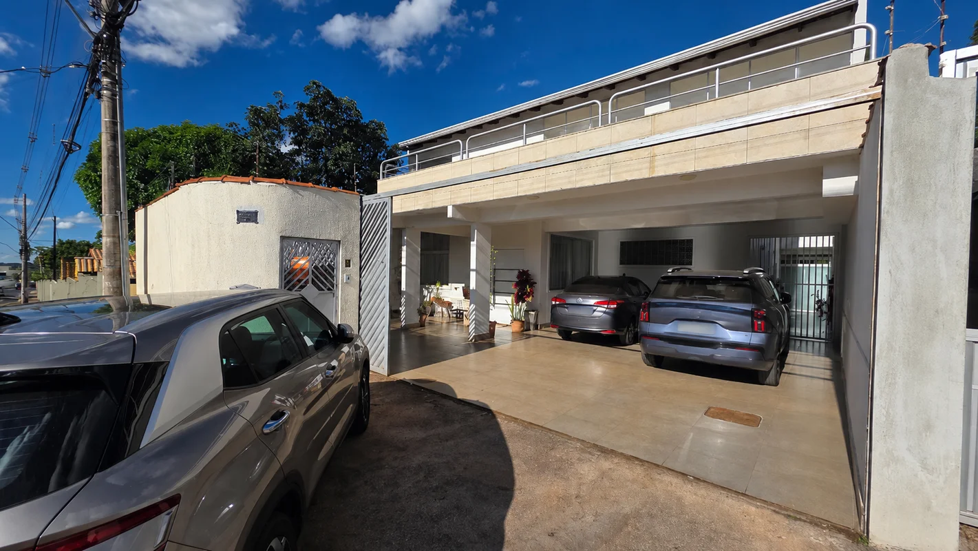 Casa com 5 suítes na Avenida do Sol, Jardim Botãnico: espaço para morar, trabalh...